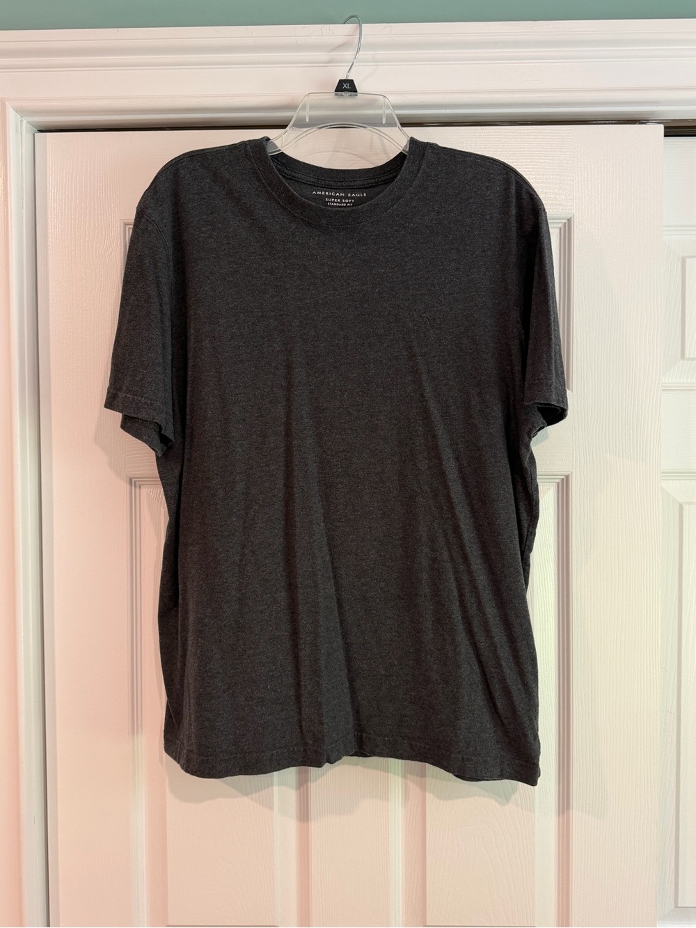 American Eagle Outfitters Men's Super soft standard fit Charcoal T-shirt size L